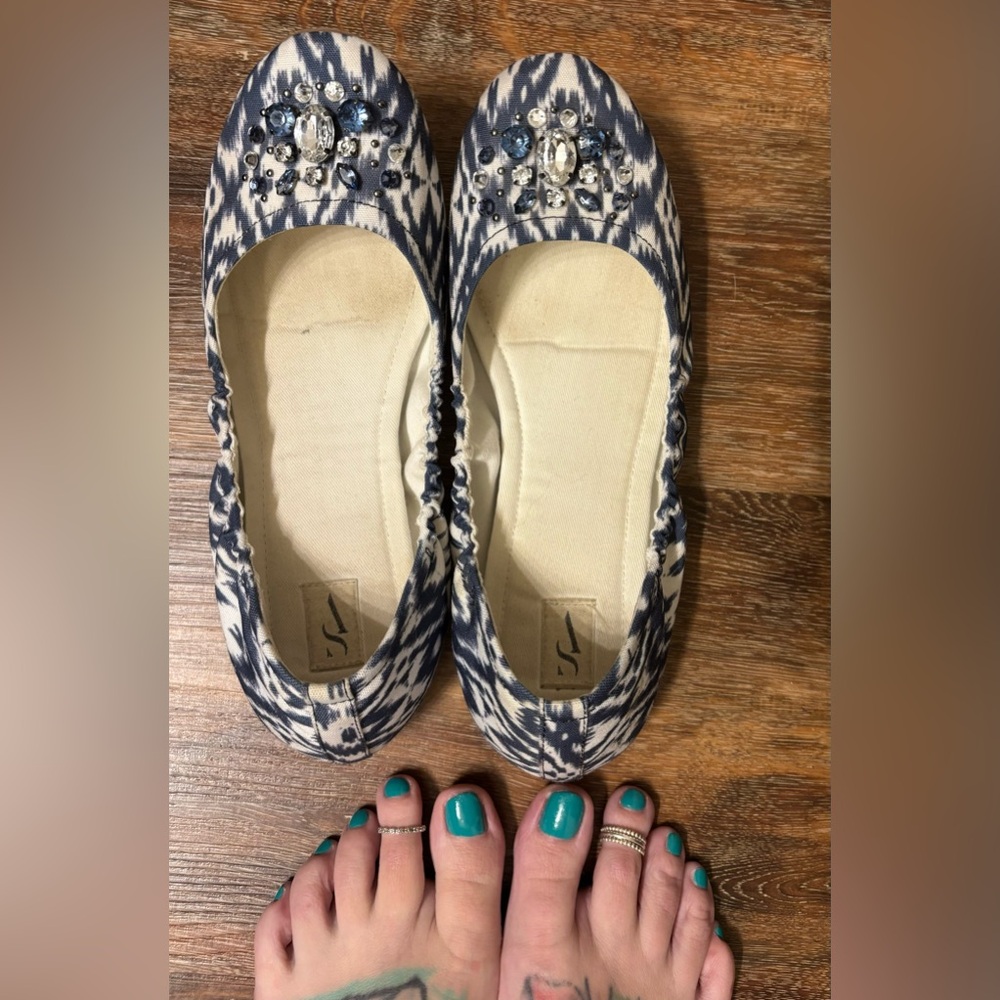 Women’s Well Worn Used Dress Shoes Vera Wang Blue Slip Ons Size 8
